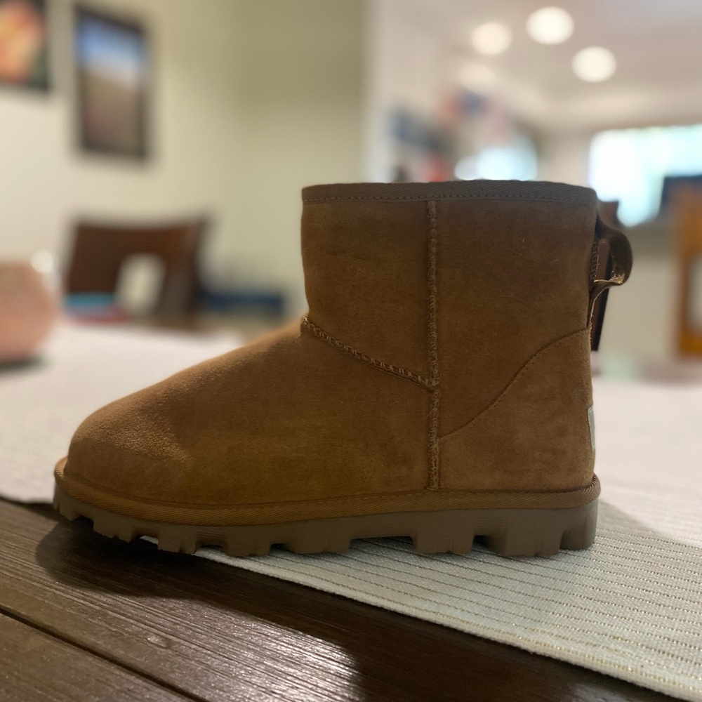UGG Essential Classic Mini Boots Size 5